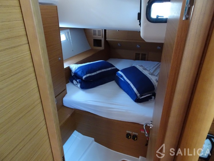 Dufour 520 GL - Yacht Charter Sailica