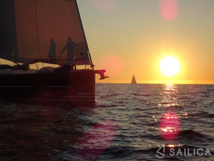Dufour 520 GL - Yacht Charter Sailica