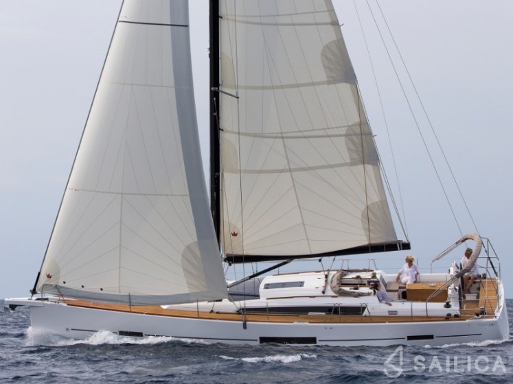 Dufour 520 GL - Yacht Charter Sailica