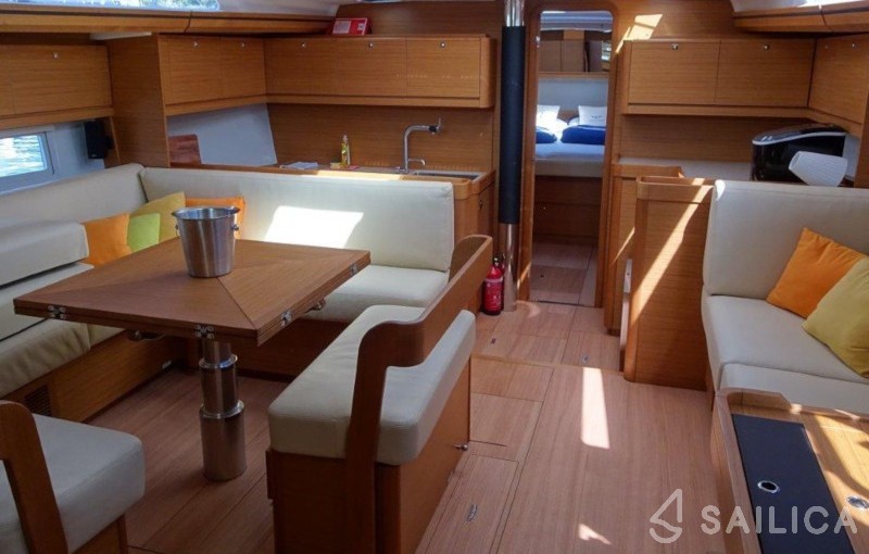 Dufour 520 GL - Yacht Charter Sailica