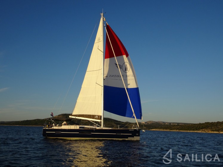 Dufour 520 GL - Yacht Charter Sailica