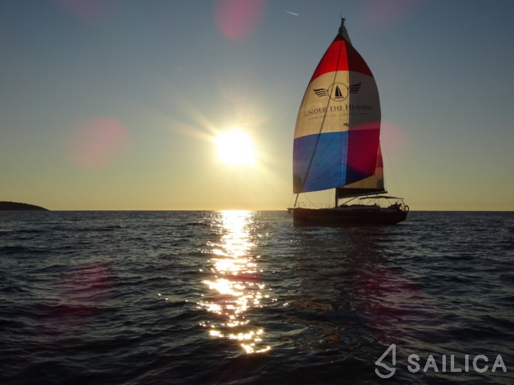 Dufour 520 GL - Yacht Charter Sailica
