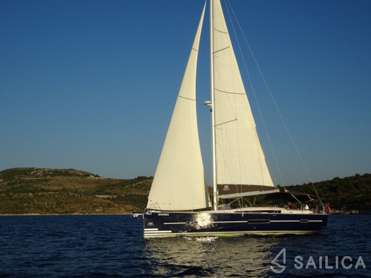 Dufour 520 GL - Yacht Charter Sailica