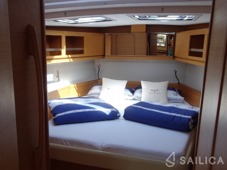Dufour 520 GL - Yacht Charter Sailica