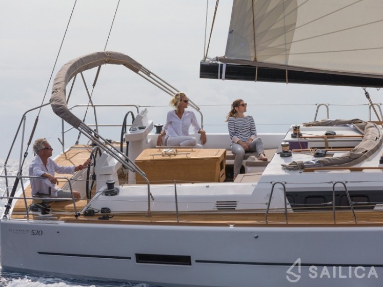 Dufour 520 GL - Yacht Charter Sailica