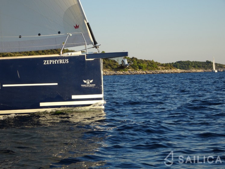 Dufour 520 GL - Yacht Charter Sailica