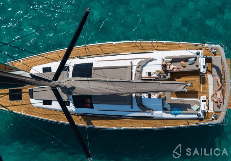 Dufour 520 GL - Yacht Charter Sailica