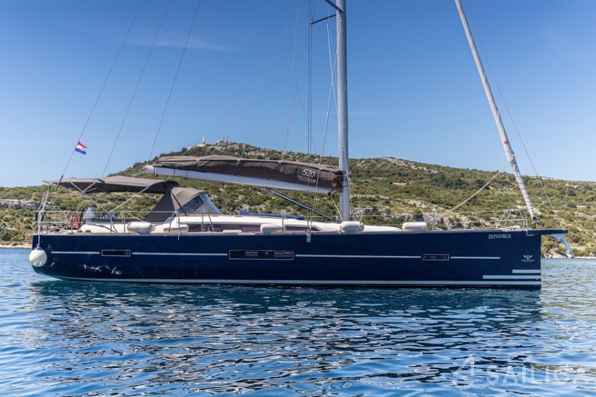 Dufour 520 GL - Yacht Charter Sailica