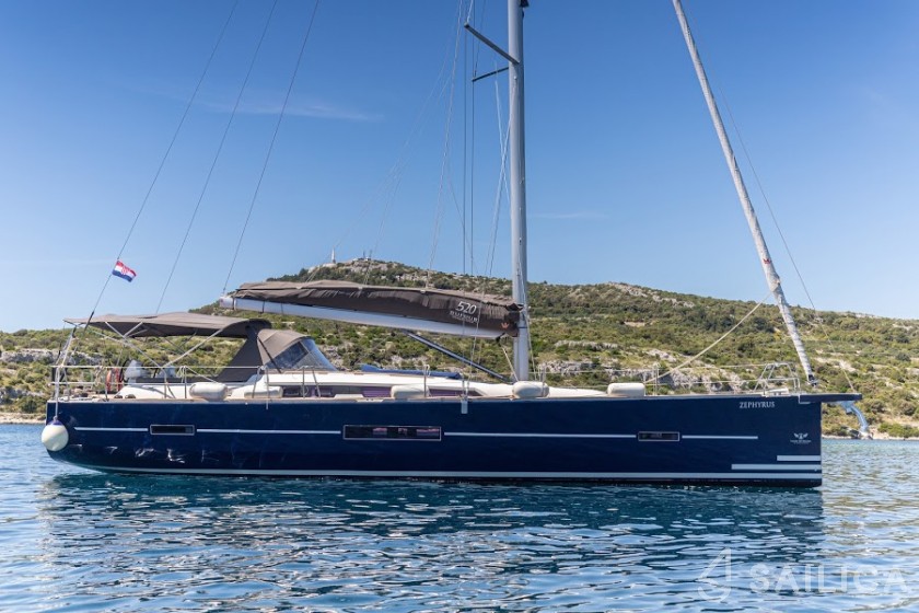 Dufour 520 GL - Yacht Charter Sailica