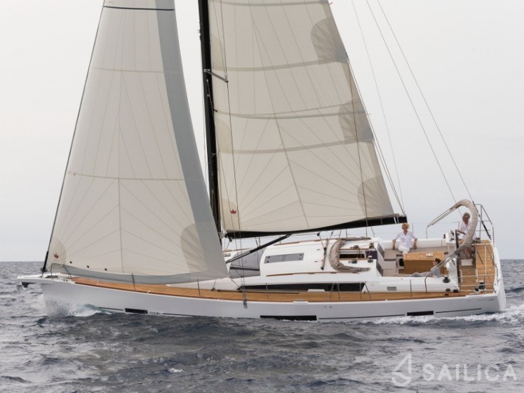 Dufour 520 GL - Yacht Charter Sailica