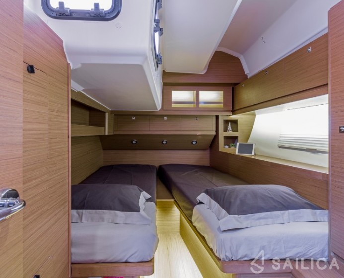 Dufour 520 GL - Yacht Charter Sailica