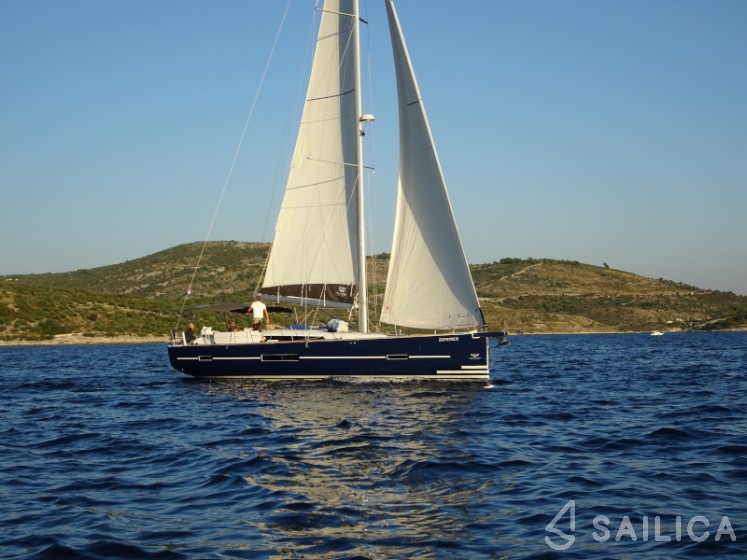 Dufour 520 GL - Yacht Charter Sailica