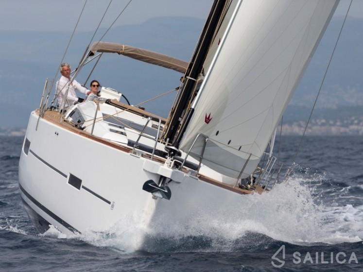 Dufour 520 GL - Yacht Charter Sailica