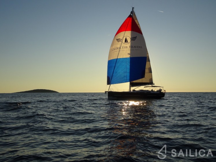 Dufour 520 GL - Yacht Charter Sailica