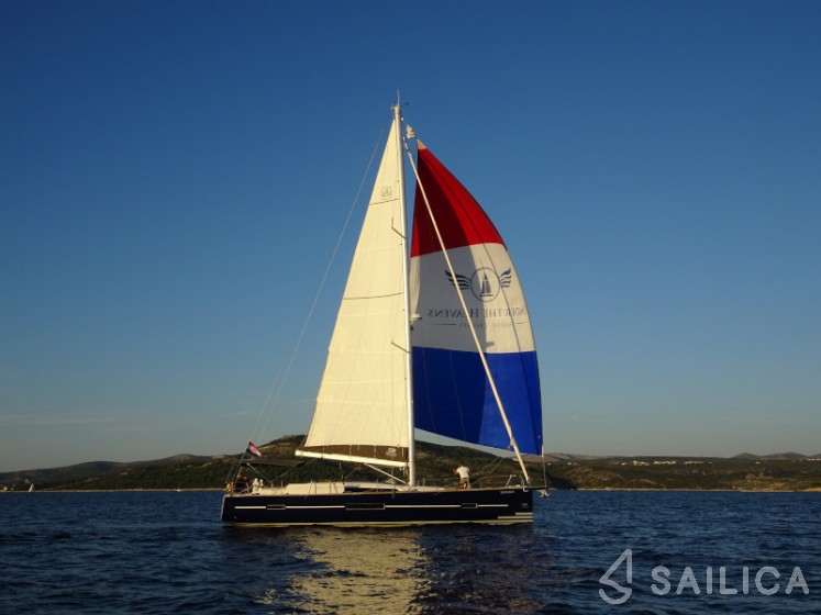 Dufour 520 GL - Yacht Charter Sailica