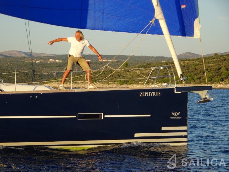 Dufour 520 GL - Yacht Charter Sailica