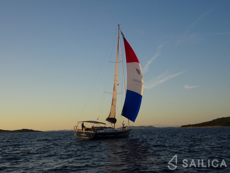 Dufour 520 GL - Yacht Charter Sailica