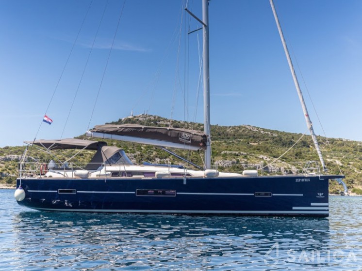 Dufour 520 GL - Yacht Charter Sailica