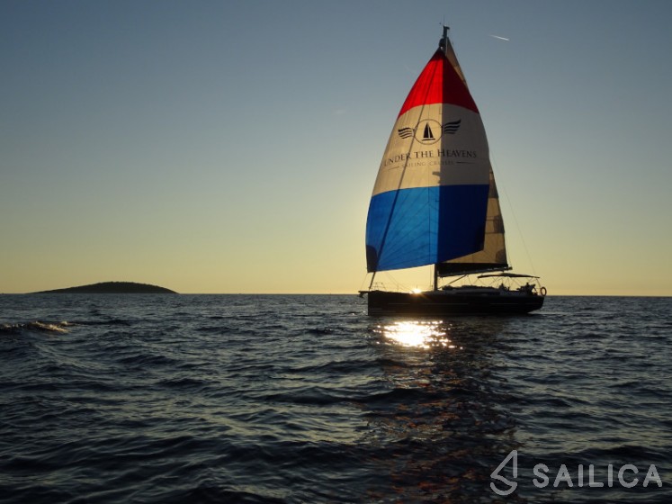 Dufour 520 GL - Yacht Charter Sailica