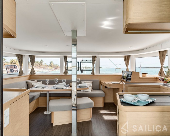 Lagoon 42 - Yacht Charter Sailica