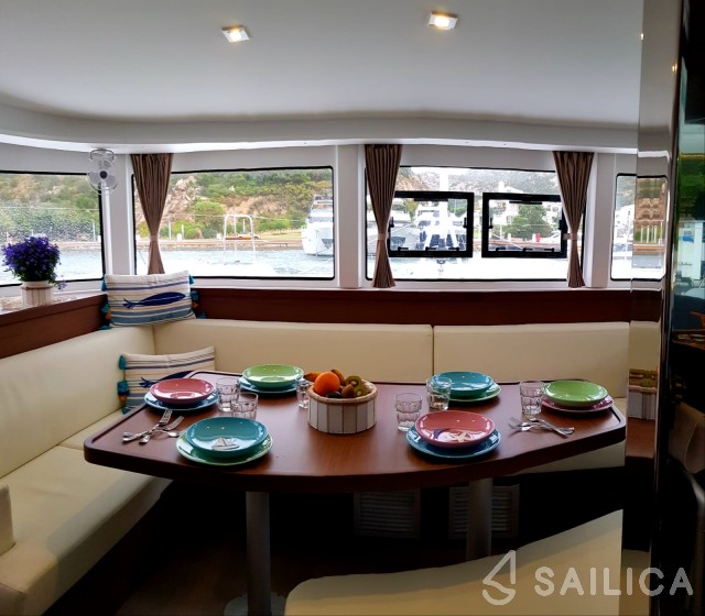 Lagoon 42 - Yacht Charter Sailica
