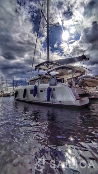 Lagoon 42 - Yacht Charter Sailica