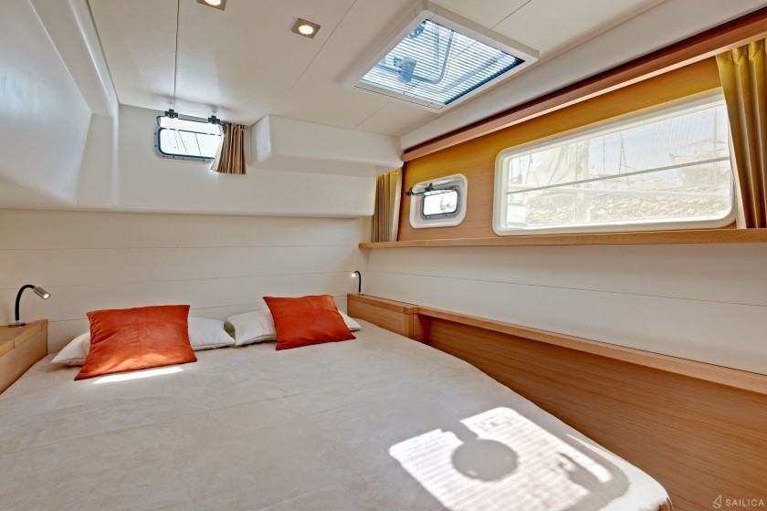Lagoon 450  Flybridge - Yacht Charter Sailica