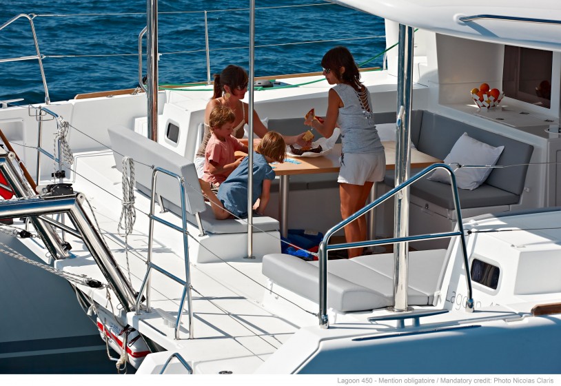 Lagoon 450  Flybridge - Yacht Charter Sailica