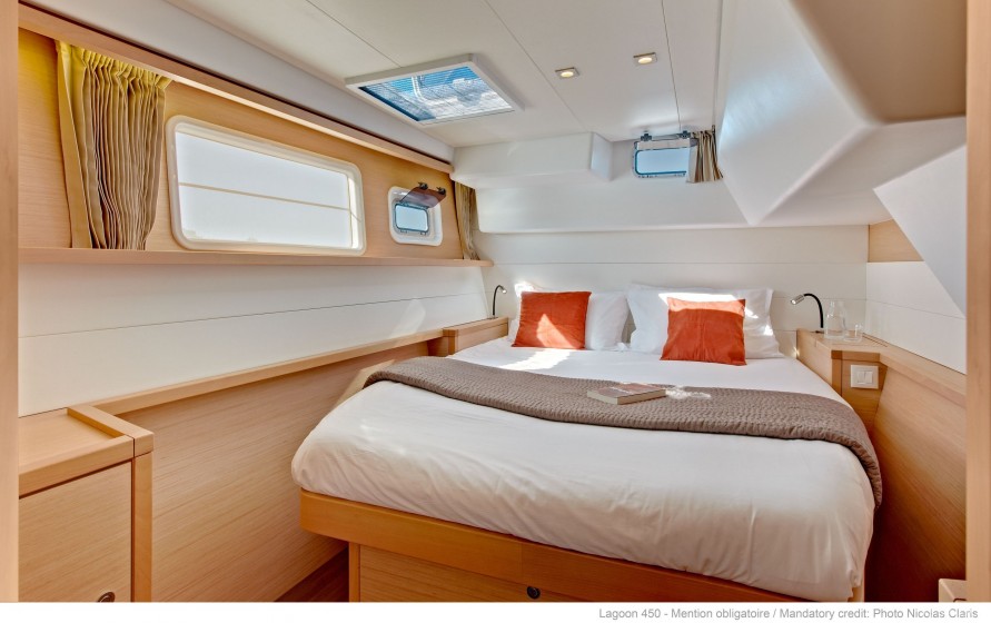 Lagoon 450  Flybridge - Yacht Charter Sailica