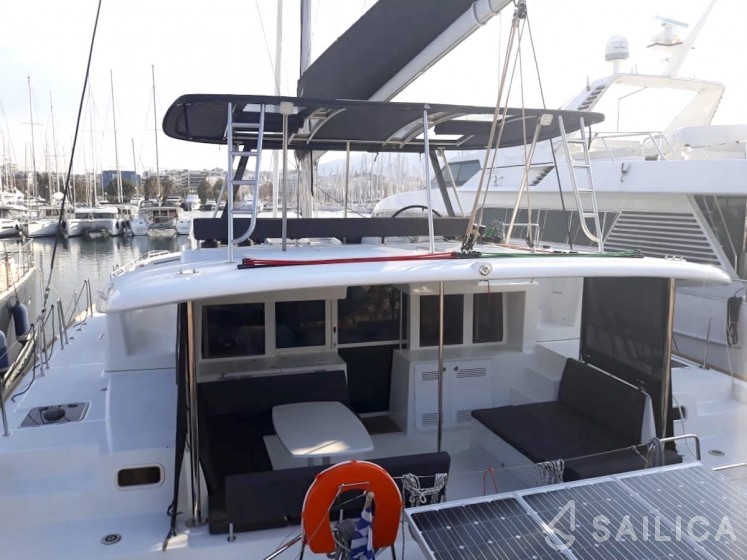 Lagoon 450  Flybridge - Yacht Charter Sailica
