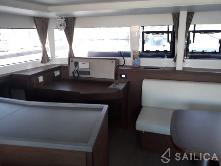 Lagoon 450  Flybridge - Yacht Charter Sailica