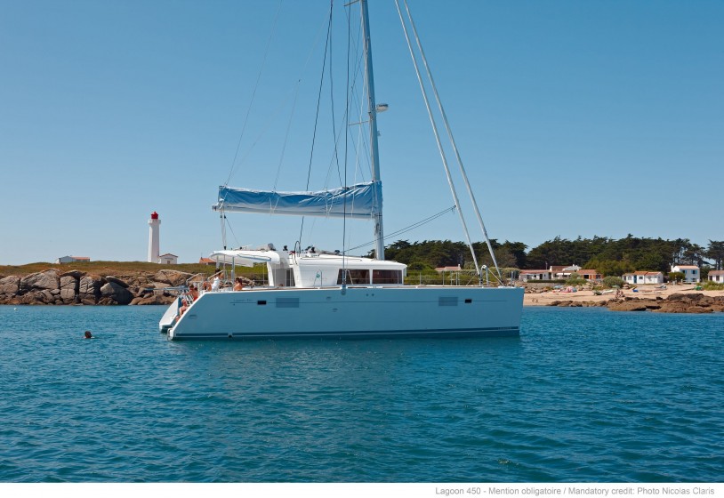 Lagoon 450  Flybridge - Yacht Charter Sailica