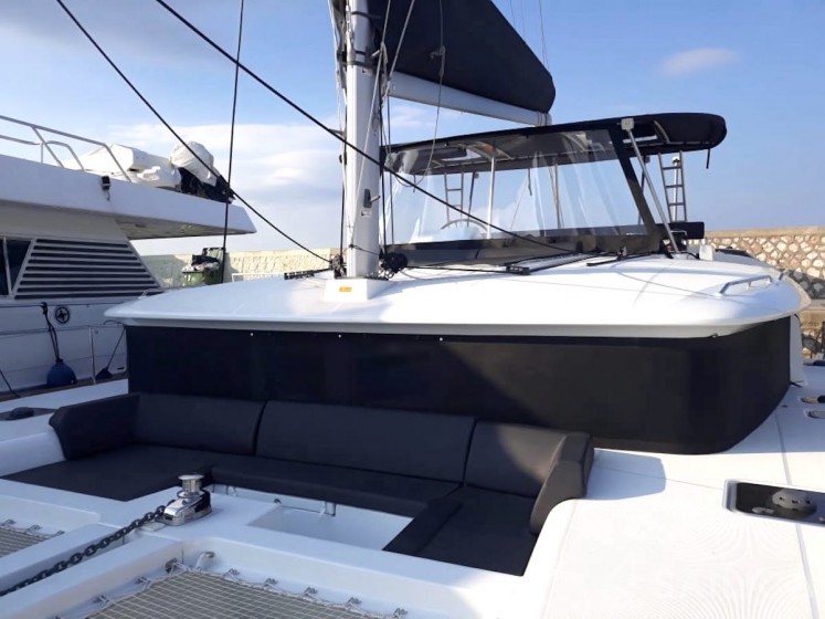 Lagoon 450  Flybridge - Yacht Charter Sailica