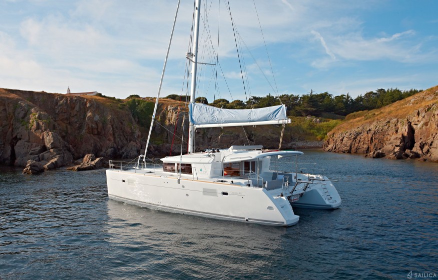 Lagoon 450  Flybridge - Yacht Charter Sailica