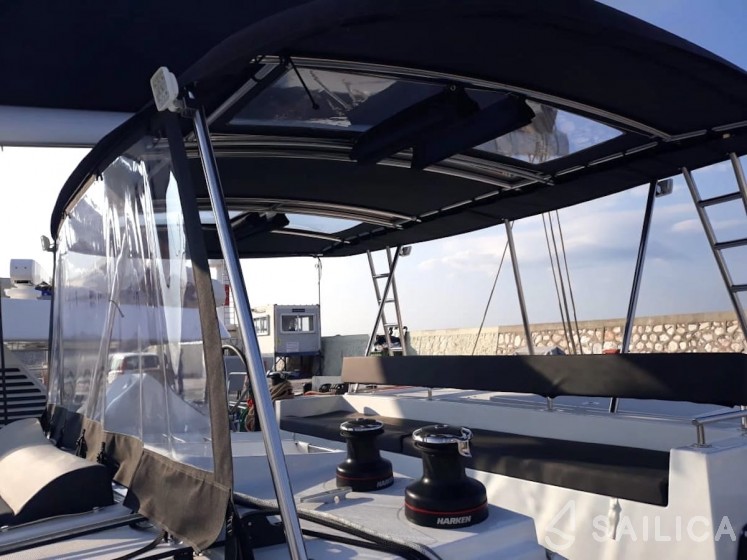 Lagoon 450  Flybridge - Yacht Charter Sailica
