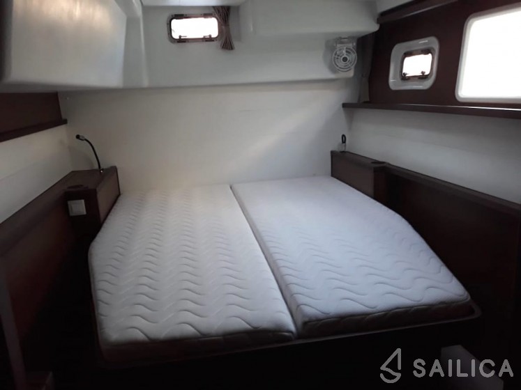 Lagoon 450  Flybridge - Yacht Charter Sailica
