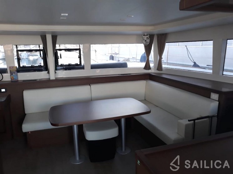 Lagoon 450  Flybridge - Yacht Charter Sailica