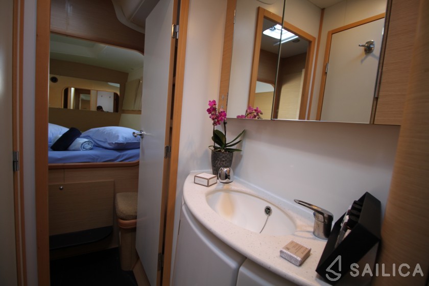 Lagoon 440 - Yacht Charter Sailica