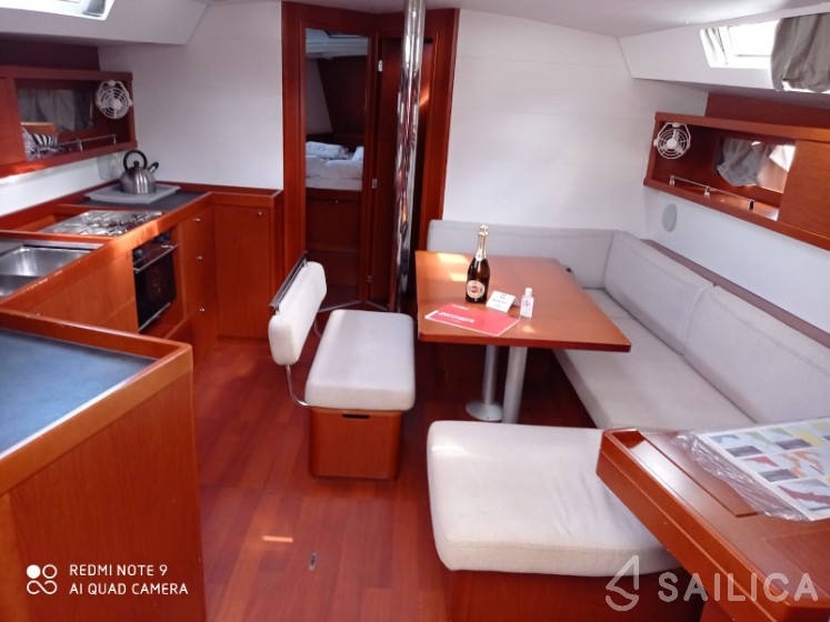 Oceanis 45 - Yacht Charter Sailica
