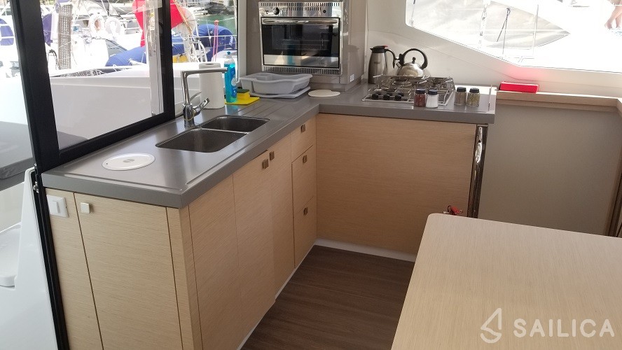 Lucia 40 - Yacht Charter Sailica