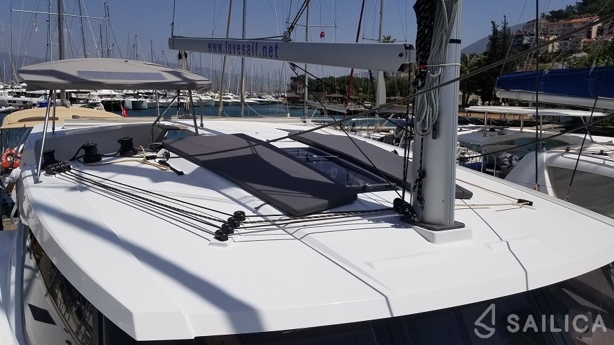 Lucia 40 - Yacht Charter Sailica