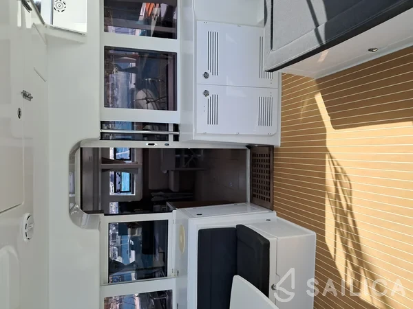 Lagoon 450  Flybridge - Yacht Charter Sailica