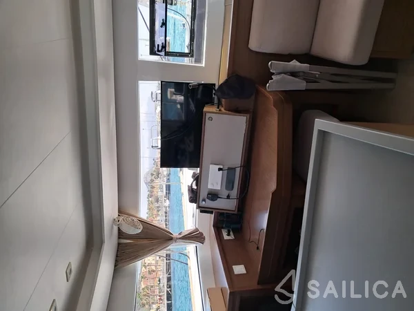Lagoon 450  Flybridge - Yacht Charter Sailica