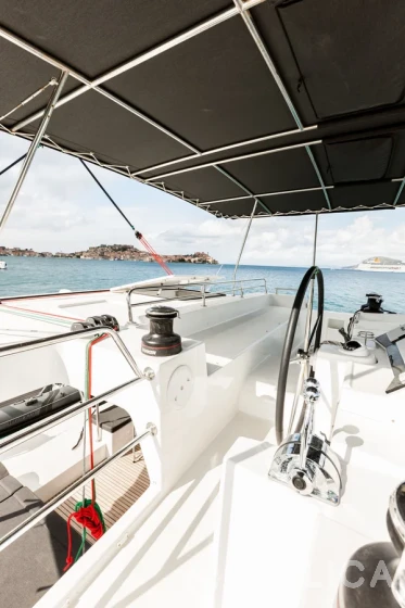 Lagoon 450  Flybridge - Yacht Charter Sailica