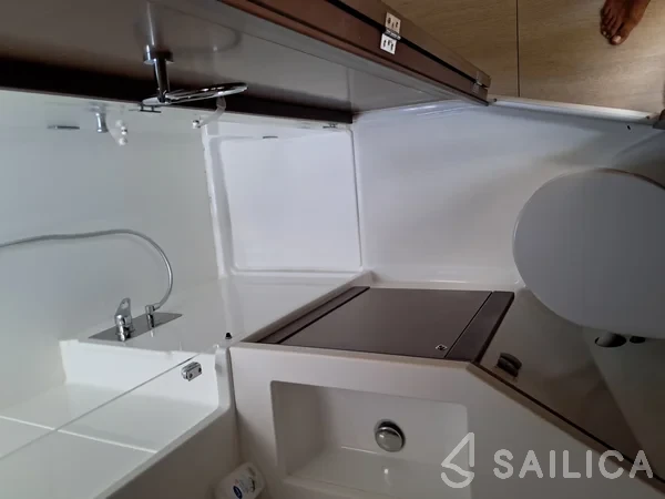 Lagoon 450  Flybridge - Yacht Charter Sailica