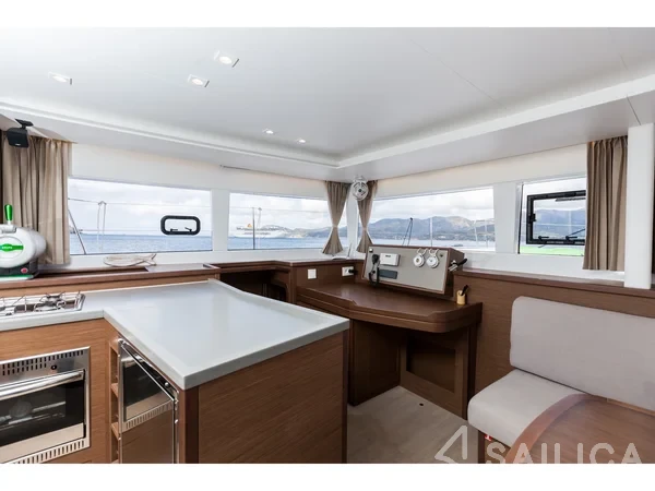 Lagoon 450  Flybridge - Yacht Charter Sailica
