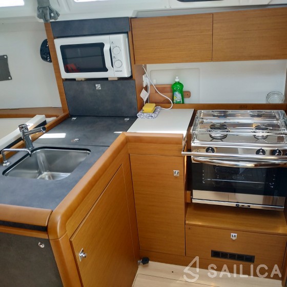 Sun Odyssey 349 - Yacht Charter Sailica