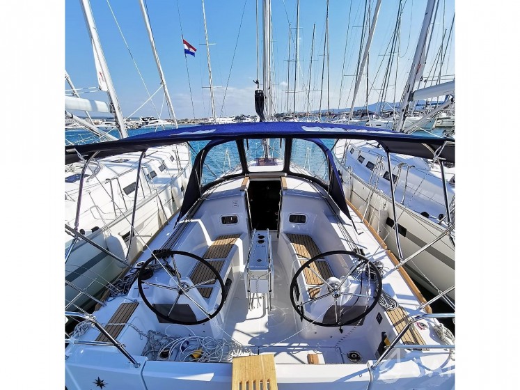 Sun Odyssey 349 - Yacht Charter Sailica