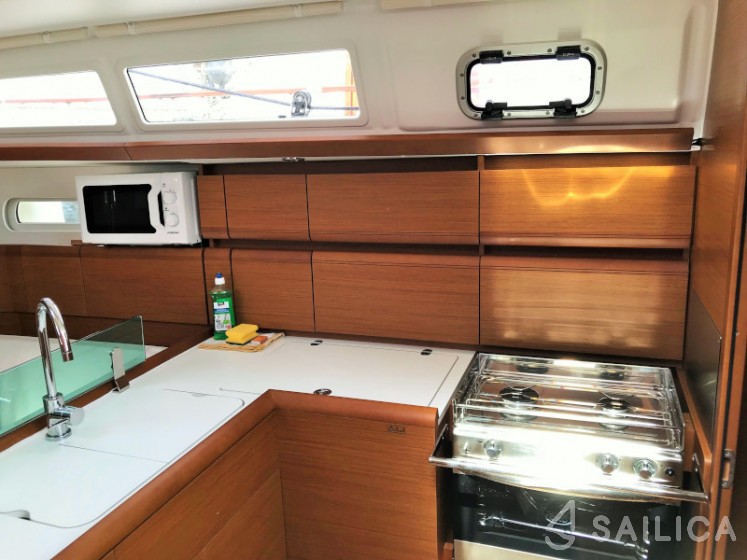 Sun Odyssey 389 - Yacht Charter Sailica