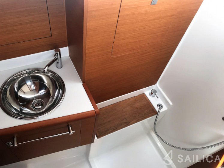 Sun Odyssey 419 - Yacht Charter Sailica